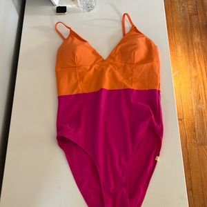 Barely worn Summersalt one piece, sz 6
